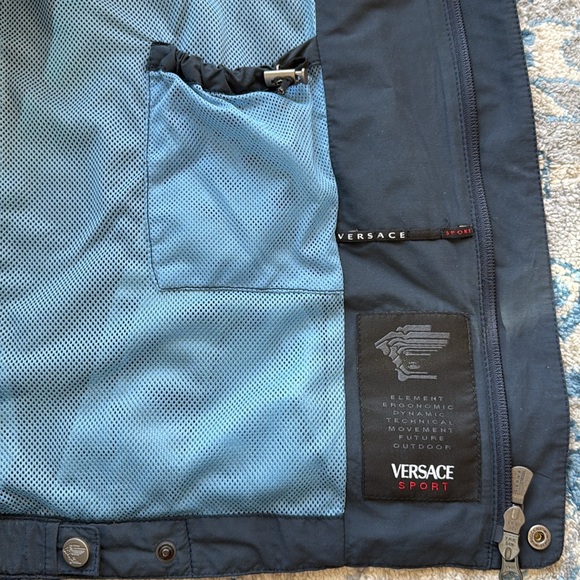 Versace Sports Vest that is Stylish, Comfortable and Luxurious - Picture 10 of 13